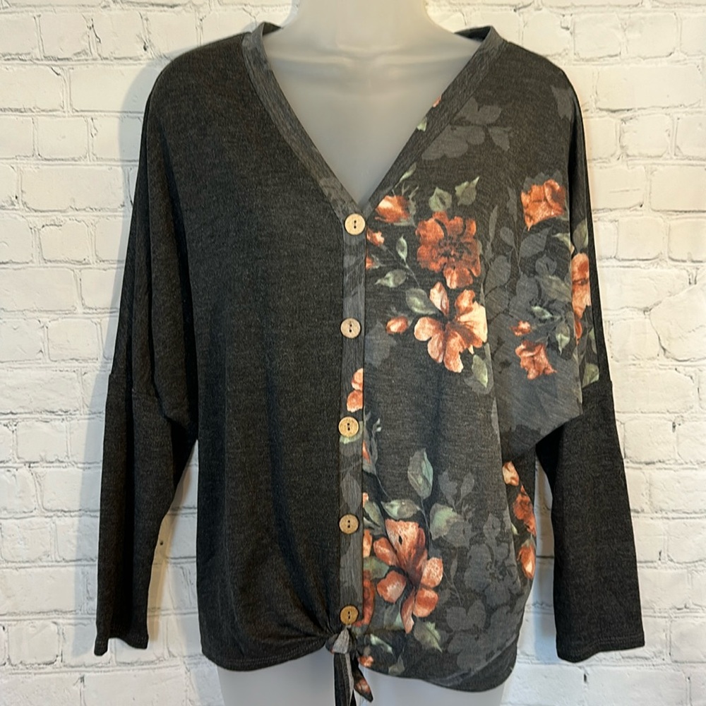 a.gain gray and flower cute tie front top Nwt